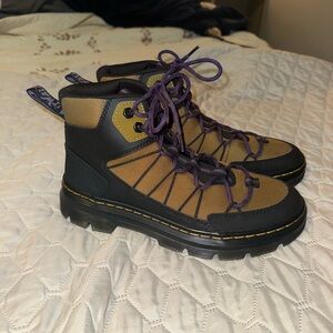 NWOT Dr Marten Buwick Boot M8/W9